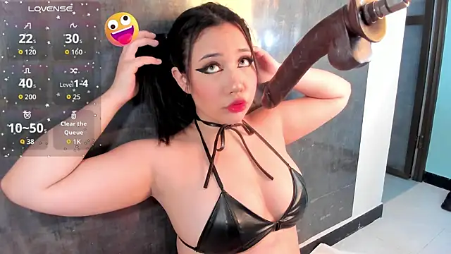 Snapshot of emy_evie chatting on 10.01.25 emy evie online show from 10.01.25