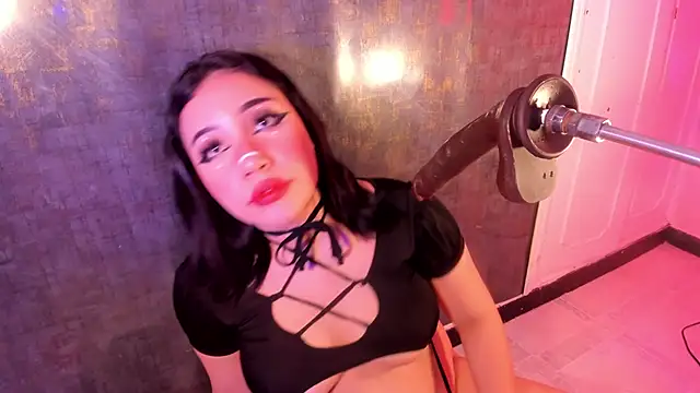 Snapshot of emy_evie chatting on 10.23.25 emy evie online show from 10.23.25