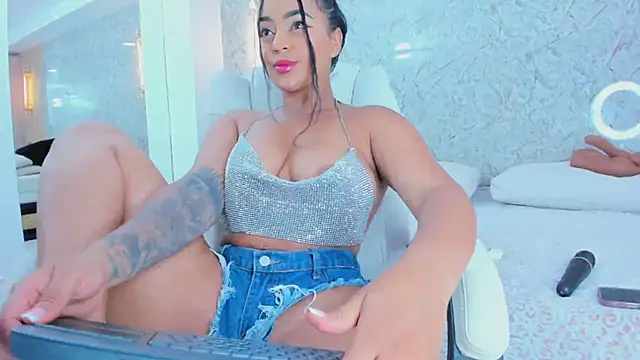 Snapshot of ximena_case chatting on 09.19.25 ximena case online show from 09.19.25