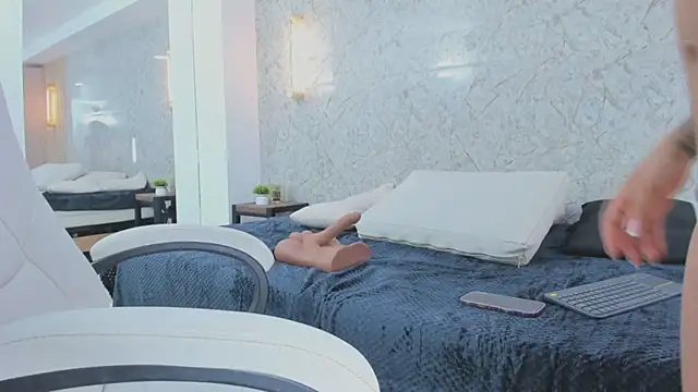 Snapshot of ximena_case chatting on 09.24.25 ximena case online show from 09.24.25