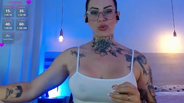 Snapshot of YasmimBrasil chatting on 10.11.25 YasmimBrasil online show from 10.11.25