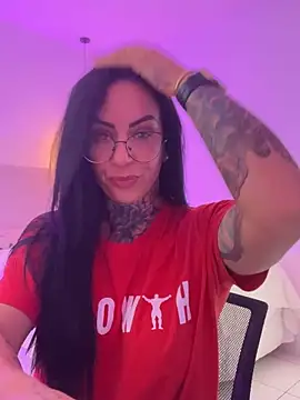 Snapshot of YasmimBrasil chatting on 10.25.25 YasmimBrasil online show from 10.25.25