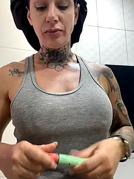 Snapshot of YasmimBrasil chatting on 10.26.25 YasmimBrasil online show from 10.26.25