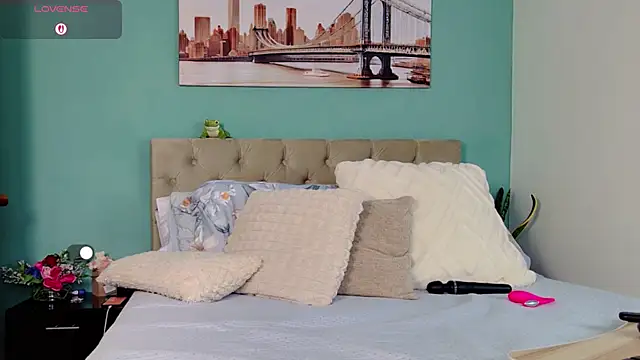 Snapshot of yanella_fire chatting on 10.04.25 yanella fire online show from 10.04.25