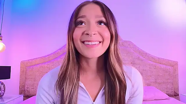 Snapshot of Victoria_Adams14 chatting on 10.23.25 Victoria Adams14 online show from 10.23.25