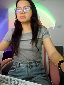 Snapshot of azumiichan chatting on 10.08.25 azumiichan online show from 10.08.25