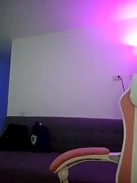 Snapshot of azumiichan chatting on 10.17.25 azumiichan online show from 10.17.25