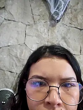 Snapshot of azumiichan chatting on 10.29.25 azumiichan online show from 10.29.25