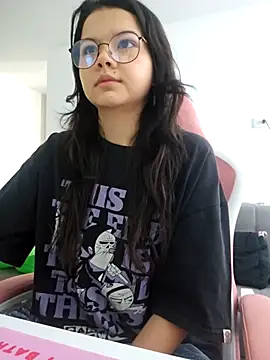 Snapshot of azumiichan chatting on 11.08.25 azumiichan online show from 11.08.25