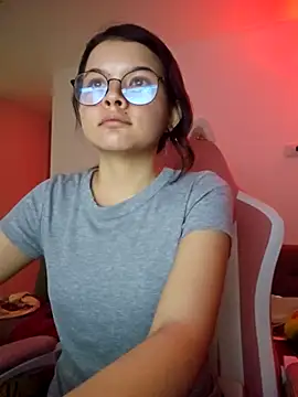 Snapshot of azumiichan chatting on 11.19.25 azumiichan online show from 11.19.25