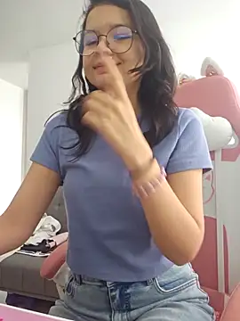 Snapshot of azumiichan chatting on 01.17.26 azumiichan online show from 01.17.26