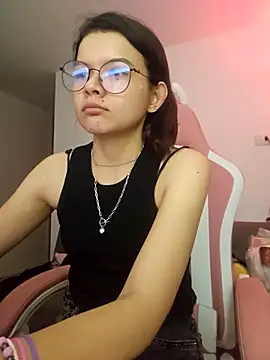 Snapshot of azumiichan chatting on 02.12.26 azumiichan online show from 02.12.26