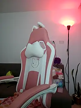 Snapshot of azumiichan chatting on 02.25.26 azumiichan online show from 02.25.26