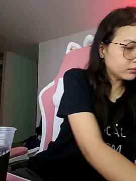 Snapshot of azumiichan chatting on 02.27.26 azumiichan online show from 02.27.26