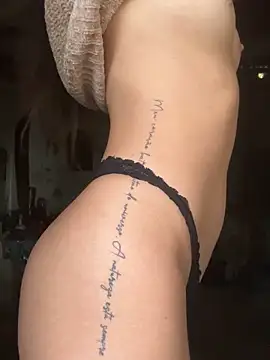 Snapshot of amy_gata chatting on 10.26.25 amy gata online show from 10.26.25