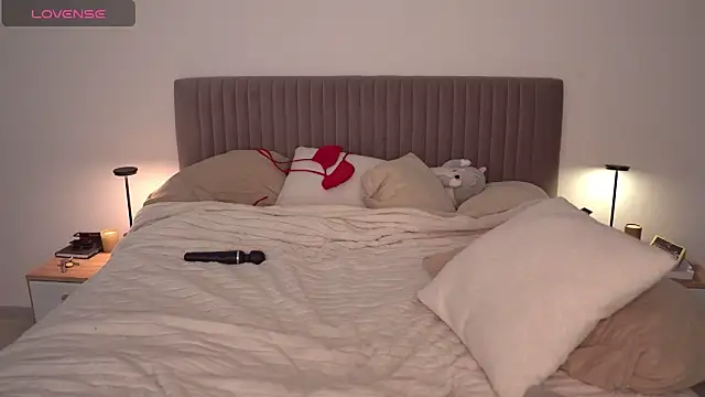 arielbell  online show from 12.22.24