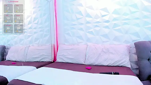 Snapshot of nahomi_sex1 chatting on 12.19.24 nahomi sex1 online show from 12.19.24