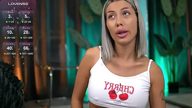 Snapshot of AudreyZanne chatting on 09.16.25 AudreyZanne online show from 09.16.25