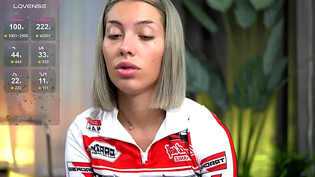 Snapshot of AudreyZanne chatting on 10.03.25 AudreyZanne online show from 10.03.25