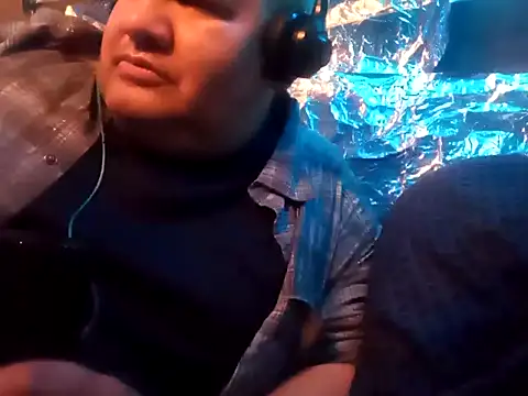 Snapshot of thecoolarrow chatting on 12.30.24 thecoolarrow online show from 12.30.24