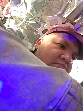 Snapshot of thecoolarrow chatting on 09.10.25 thecoolarrow online show from 09.10.25