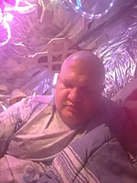 Snapshot of thecoolarrow chatting on 10.27.25 thecoolarrow online show from 10.27.25