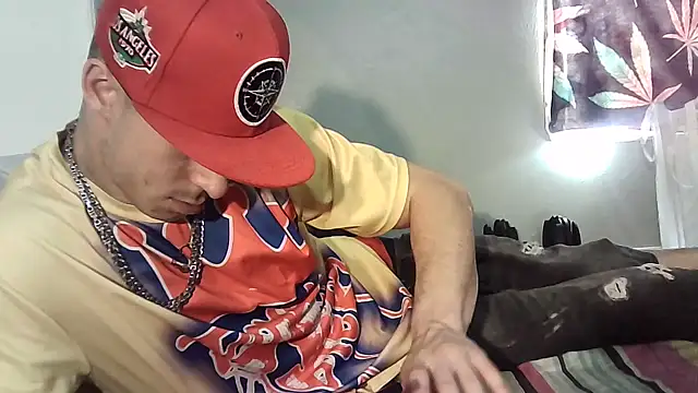 Snapshot of --D-a-D-D-y- chatting on 10.04.25 --D-a-D-D-y- online show from 10.04.25