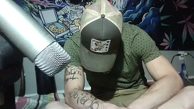 Snapshot of --D-a-D-D-y- chatting on 10.12.25 --D-a-D-D-y- online show from 10.12.25