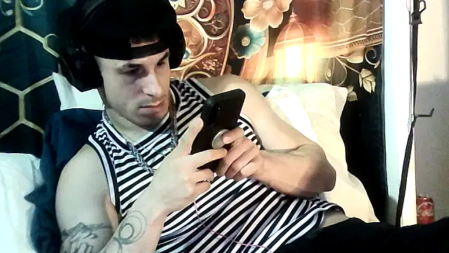 Snapshot of --D-a-D-D-y- chatting on 11.09.25 --D-a-D-D-y- online show from 11.09.25