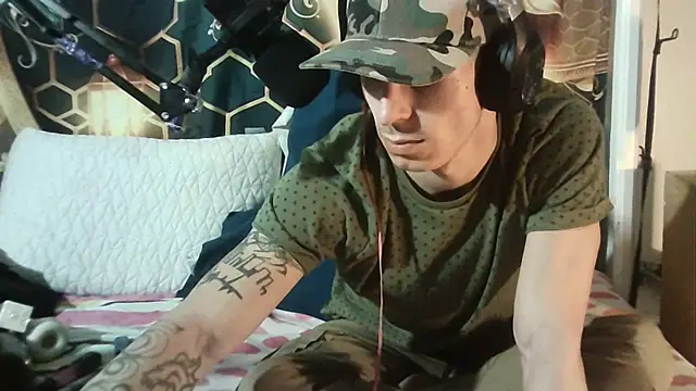 Snapshot of --D-a-D-D-y- chatting on 11.17.25 --D-a-D-D-y- online show from 11.17.25