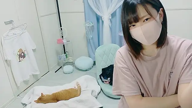 Snapshot of MEI--55 chatting on 10.17.25 MEI--55 online show from 10.17.25