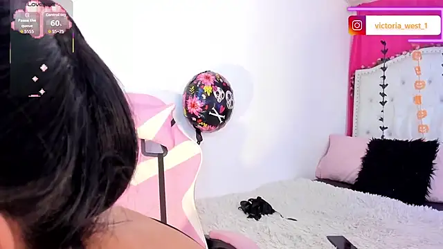 Snapshot of Victoria_west chatting on 10.23.25 Victoria west online show from 10.23.25