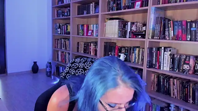 Queen of Hearts1 online show from 10.03.25