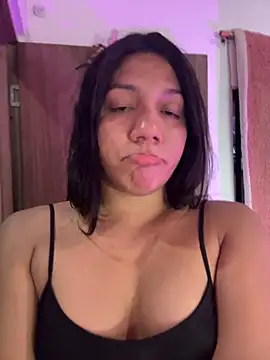 Snapshot of Oficial_angela chatting on 10.18.25 Oficial angela online show from 10.18.25