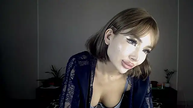 Snapshot of Izalimka chatting on 01.16.25 Izalimka online show from 01.16.25