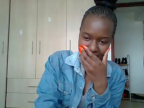 Oliviia  online show from 10.11.25