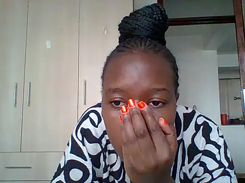 Oliviia  online show from 10.14.25