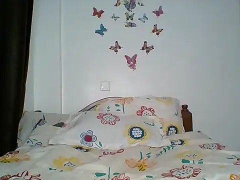 Oliviia  online show from 10.16.25