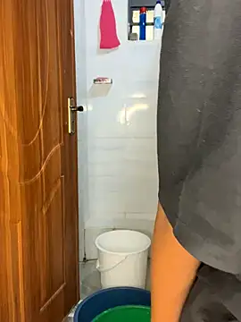 Oliviia  online show from 11.06.25