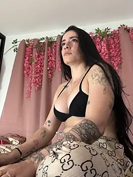 msschloee  online show from 11.21.25