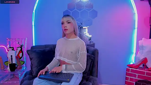 Megan Do Santos online show from 01.06.25