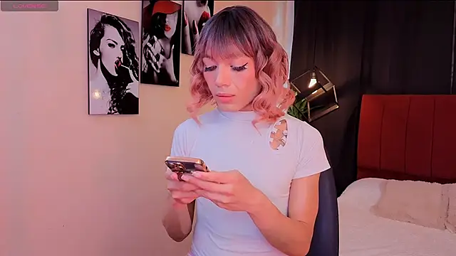 Snapshot of Megan_Do_Santos chatting on 09.30.25 Megan Do Santos online show from 09.30.25