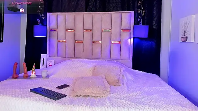 Snapshot of Megan_Do_Santos chatting on 10.13.25 Megan Do Santos online show from 10.13.25