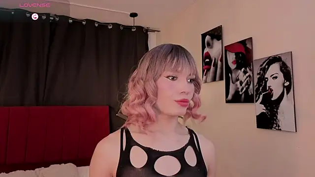 Snapshot of Megan_Do_Santos chatting on 10.14.25 Megan Do Santos online show from 10.14.25