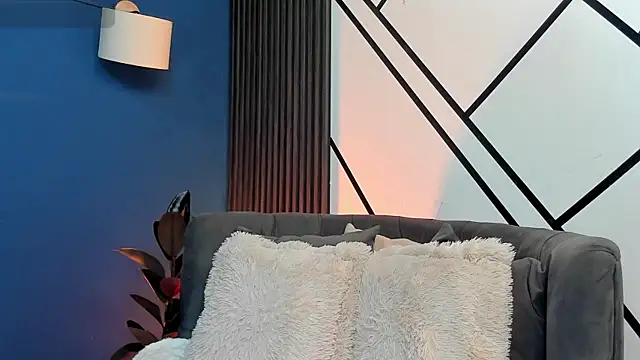 Snapshot of Megan_Do_Santos chatting on 10.17.25 Megan Do Santos online show from 10.17.25