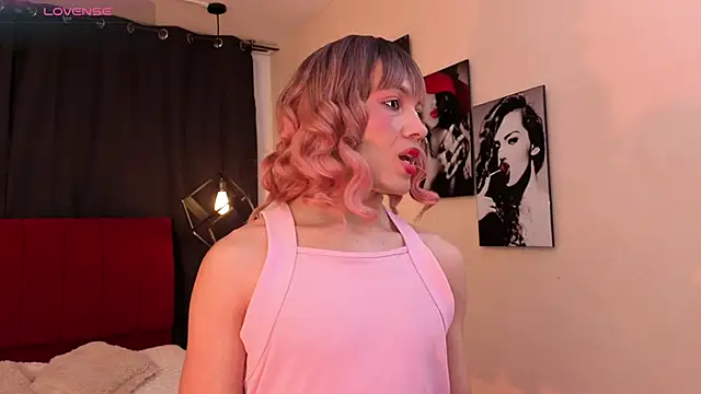 Snapshot of Megan_Do_Santos chatting on 10.20.25 Megan Do Santos online show from 10.20.25