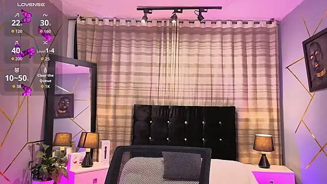 Snapshot of Megan_Do_Santos chatting on 11.06.25 Megan Do Santos online show from 11.06.25