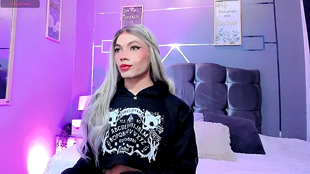 Snapshot of Megan_Do_Santos chatting on 11.08.25 Megan Do Santos online show from 11.08.25