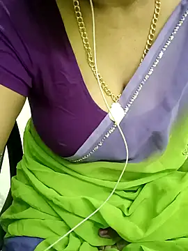 Snapshot of Aishu-tamil09 chatting on 12.17.24 Aishu-tamil09 online show from 12.17.24