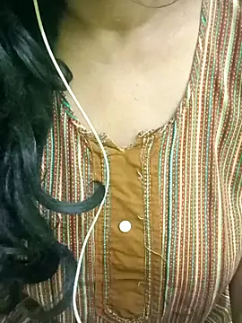 Snapshot of Aishu-tamil09 chatting on 12.20.24 Aishu-tamil09 online show from 12.20.24